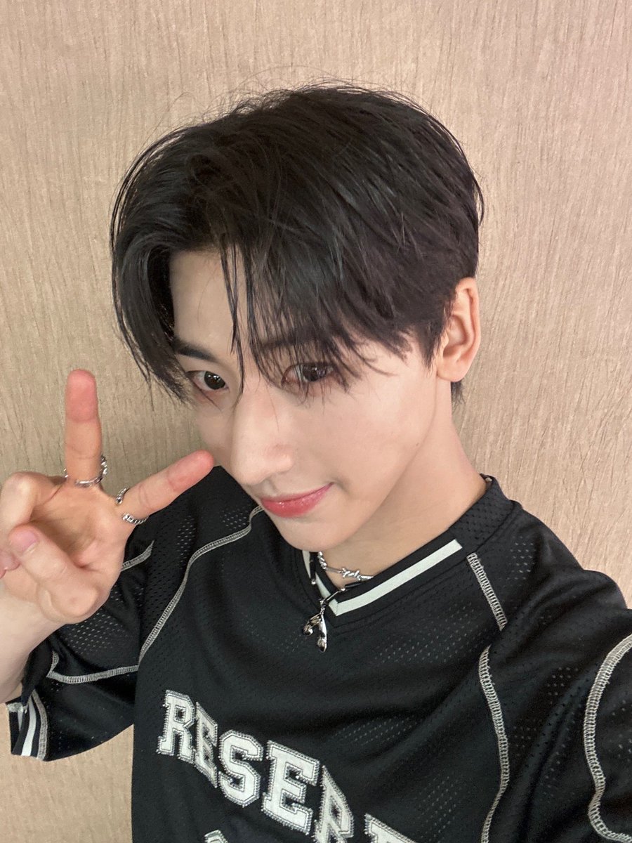 ydhthings's tweet photo. donghwa in polarix weibo super topic #양동화 

hello i'm donghwa! how was your day? please recommend me what to eat for dinner https://t.co/O3662Udb7w