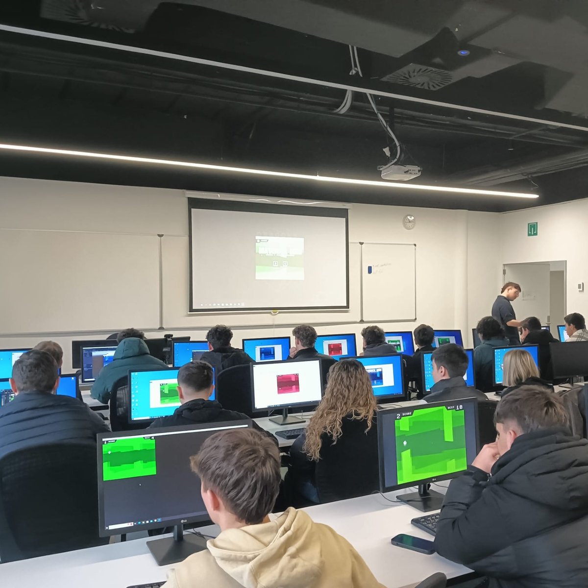 DigiPenBilbao's tweet image. C.F. Somorrostro at DigiPen Europe-Bilbao! 📚
Last Friday we welcomed students from @CFSomorrostro for a campus tour and real-time programming workshop! 💻
We hope to see you coding again soon! 💡
#DigiPenEuropeBilbao #RealTimeProgramming #GameTech