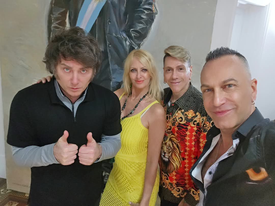 ...habla más de Juan que de Pedro. La inseguridad y el trastorno mental del presidente se pueden apreciar como acto reflejo, ya sea por la falta de hombría y contratar una novia, o la falta de sexualidad contratando a una pareja de homos para revertir el tema pedofilia.
#Milei