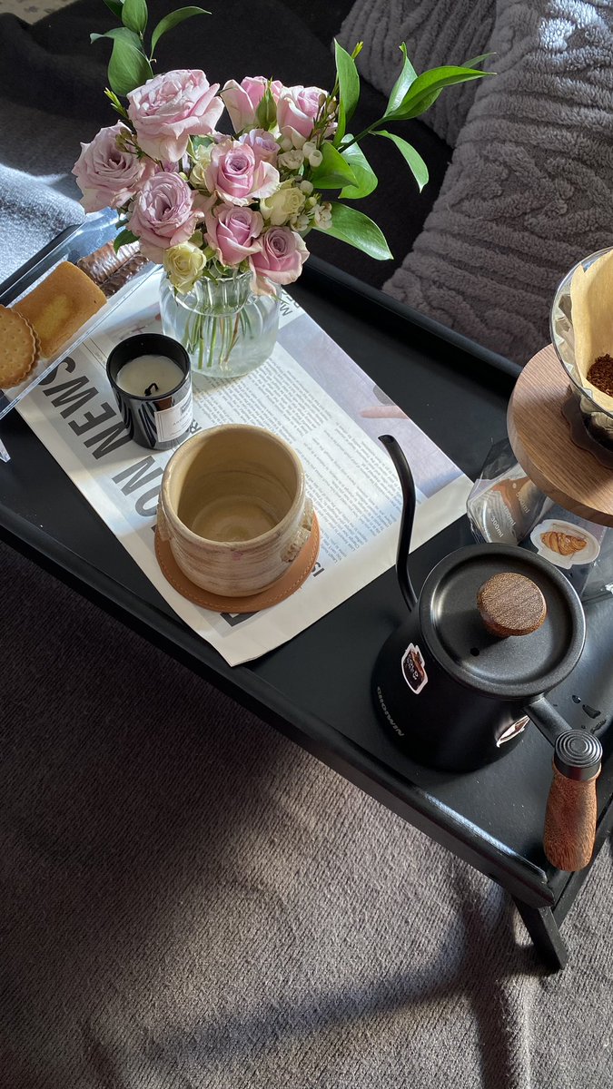 #همسه

لا تدع غيرك يلون حياتك قد لا يحمل بيده سوى اللون الأسود.