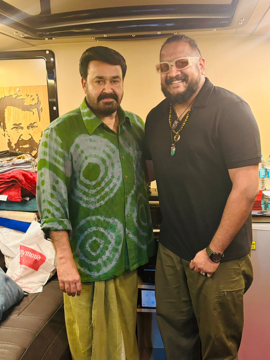 AbGeorge_'s tweet photo. #ARM Director #JithinLaal via insta.

#Lalettan @Mohanlal #Mohanlal https://t.co/IPoQLEuUWc