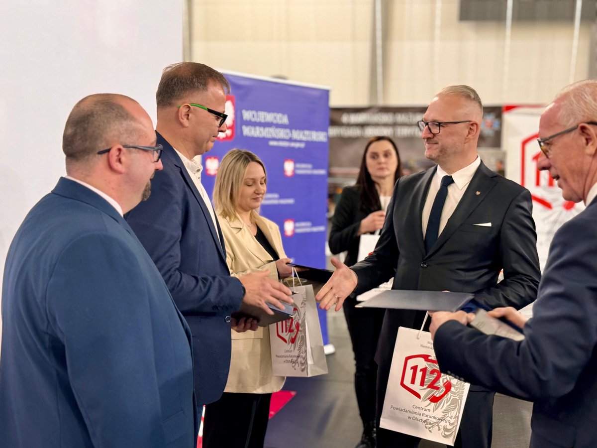 WMUW_Olsztyn's tweet photo. Tak świętowaliśmy #Europejski #Dzień #Numeru #Alarmowego #112.
„Naszym zadaniem jest przede wszystkim promować numer 112. Numerów pomocowych jest dużo, ale jeden jest dla nich wszystkich wspólny – właśnie numer 112.” – mówił #wojewoda @radoslaw_krol_ https://t.co/9wr1hemMDT