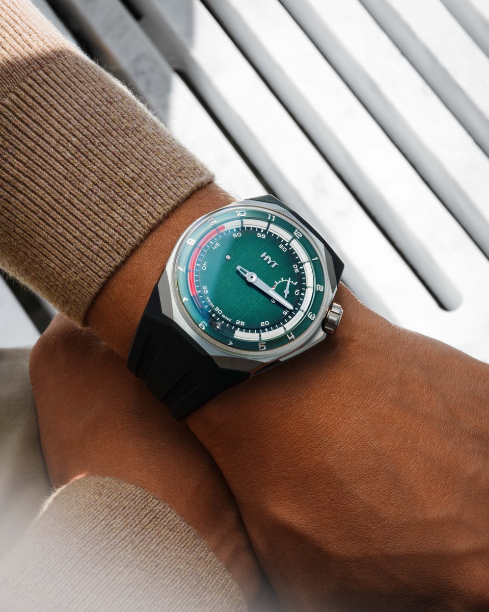 Innovation in motion: the T1 Millésime Edition in green brings HYT’s fluidic time display to life, combining advanced mechanics with a bold design. A masterpiece of engineering, available for a limited time.