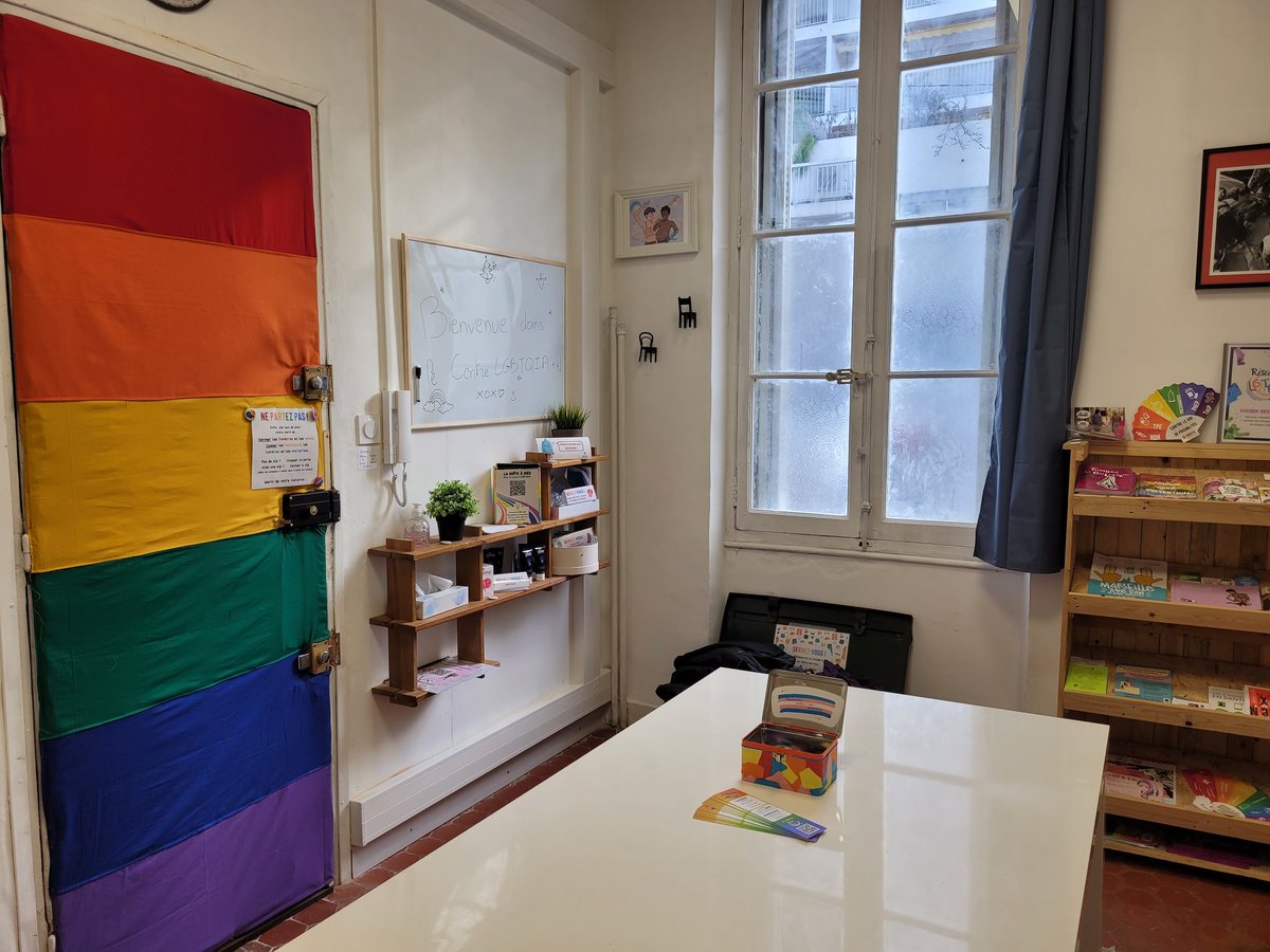 Le premier centre LGBTQIA+ vient d'être inauguré à Toulon, dans les locaux du planning familial varois. Depuis novembre, les conseillers de l'association informent et orientent le public concerné.