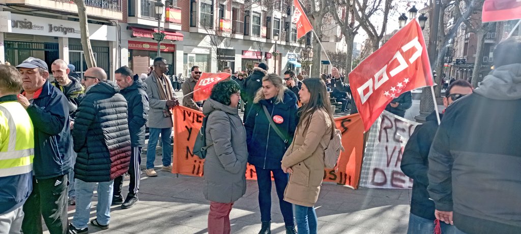 CCOOmadridSur's tweet photo. 🔴 Concentración de las trabajadoras y trabajadores de la limpieza viaria de #Leganés en lucha por mejorar sus salarios y condiciones de trabajo
@CCOOHabitat_MAD https://t.co/pBZUjJSwqH