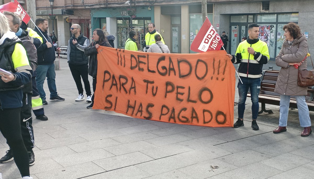 🔴 Concentración de las trabajadoras y trabajadores de la limpieza viaria de #Leganés en lucha por mejorar sus salarios y condiciones de trabajo
<a href="/CCOOHabitat_MAD/">CCOO del Hábitat de Madrid</a>