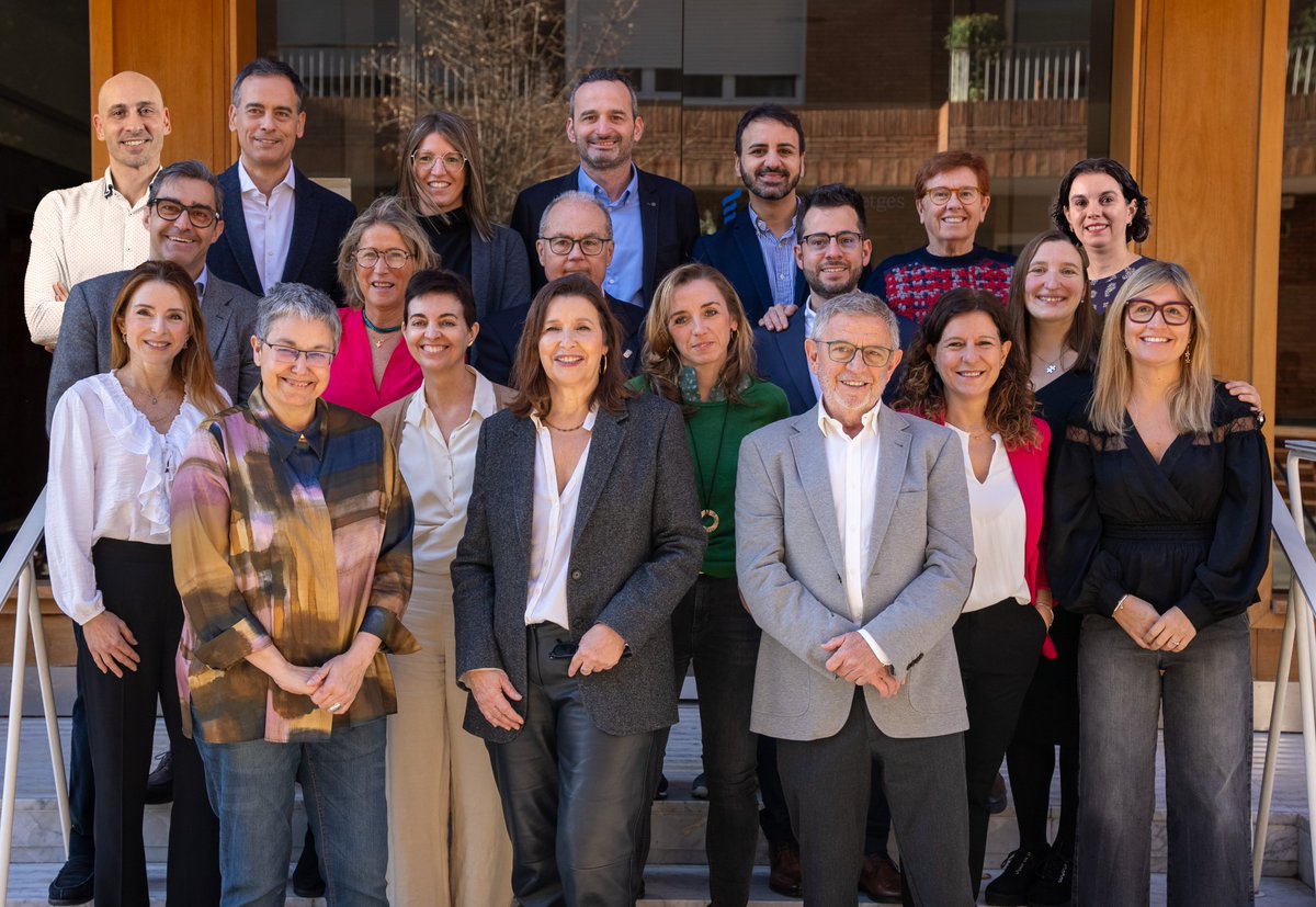 Elvira Bisbe (@elvirabisbe25) on Twitter photo 🔵Som un equip plural al servei de la professió mèdica!
▶️ Liderats per la Dra.<a href="/EBisbe/">Elvira bisbe</a> primera dona presidenta del <a href="/COMBarcelona/">Col·legi Metges BCN</a>
▶ Defensem el professionalisme i els valors mèdics des d’un Col·legi plural i obert.
Amb tu, construirem la professió del futur! 🔵Som un equip plural al servei de la professió mèdica!
▶️ Liderats per la Dra.<a href="/EBisbe/">Elvira bisbe</a> primera dona presidenta del <a href="/COMBarcelona/">Col·legi Metges BCN</a>
▶ Defensem el professionalisme i els valors mèdics des d’un Col·legi plural i obert.
Amb tu, construirem la professió del futur!