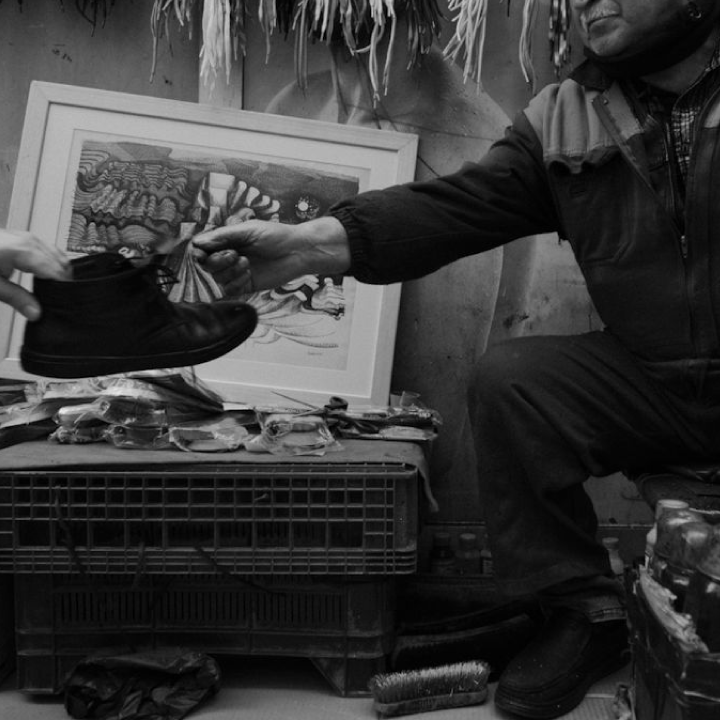 Yerküre ve Ucubeler / Ece Baykal Fide cermodern.org/yerkure-ve-ucu… 

"Yıkılan binaları, yarılan toprakları, suya kapılan araçları, yanan veya kesilen ağaçları düşünüyorum, gözlerim kapalı. Şairin İstanbul’u düşündüğü gibi."