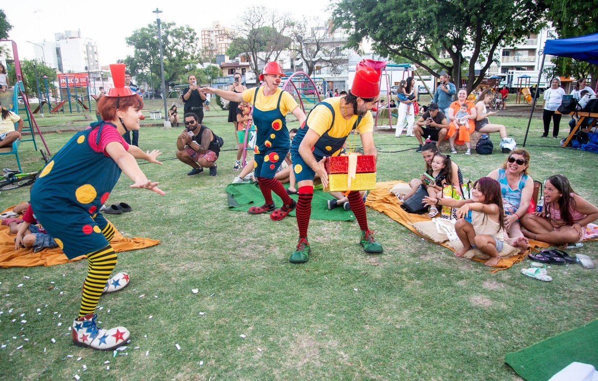El espacio Matecito convocó a las infancias en la Fiesta Nacional del Mate 🧉

🤹‍♂️ Las familias disfrutaron de un evento con espectáculos de circo y teatro, especialmente abordados desde el juego, el arte y la  creatividadactividades culturales

🔎 parana.gob.ar/noticias/el-es…