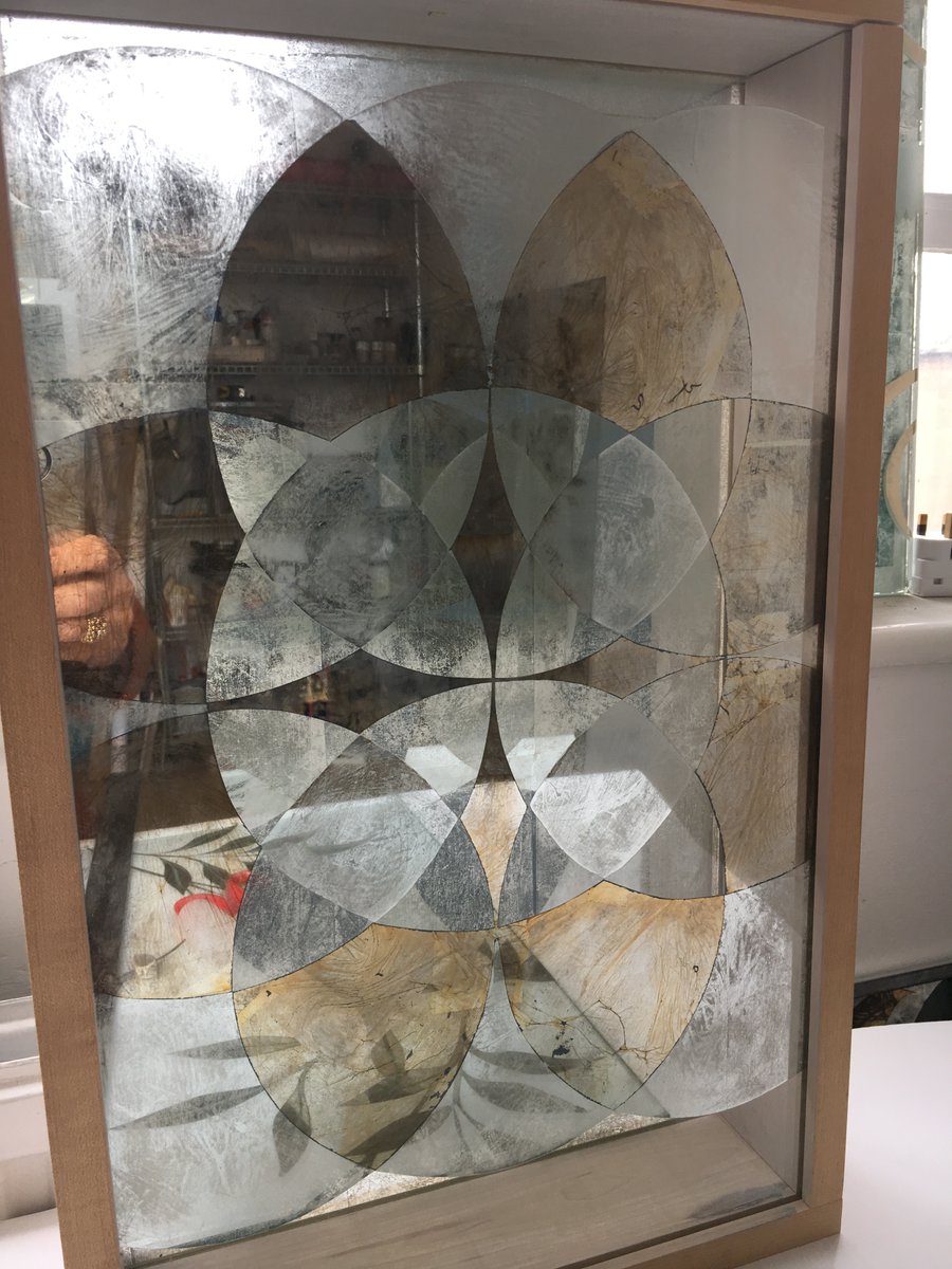 ✨ Client Spotlight ✨

For over 25 years, Cas Pollen has been working with glass gilding, creating stunning designs with gold and silver leaf. 🤩

Discover more at ➡️ shorturl.at/aRYN4