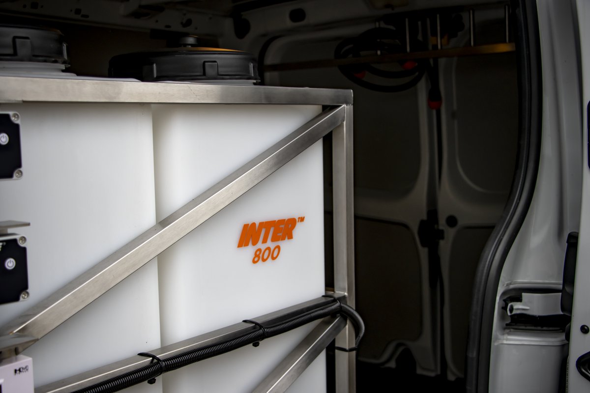 streamline_sols's tweet image. Your safety should never involve compromise.

This Nissan Primastar is capable of holding 800 litres of water, but with the reinforced steel frame securing it to the floor, you can have the peace of mind that the tank is staying put, should the worst happen.

#vansolutions