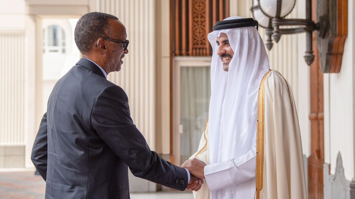 UrugwiroVillage's tweet image. This morning in Doha, President Kagame met with His Highness Sheikh Tamim bin Hamad Al Thani @TamimBinHamad, Emir of the State of Qatar. They discussed the continuous positive bilateral relations between Rwanda and Qatar and partnership in key sectors.