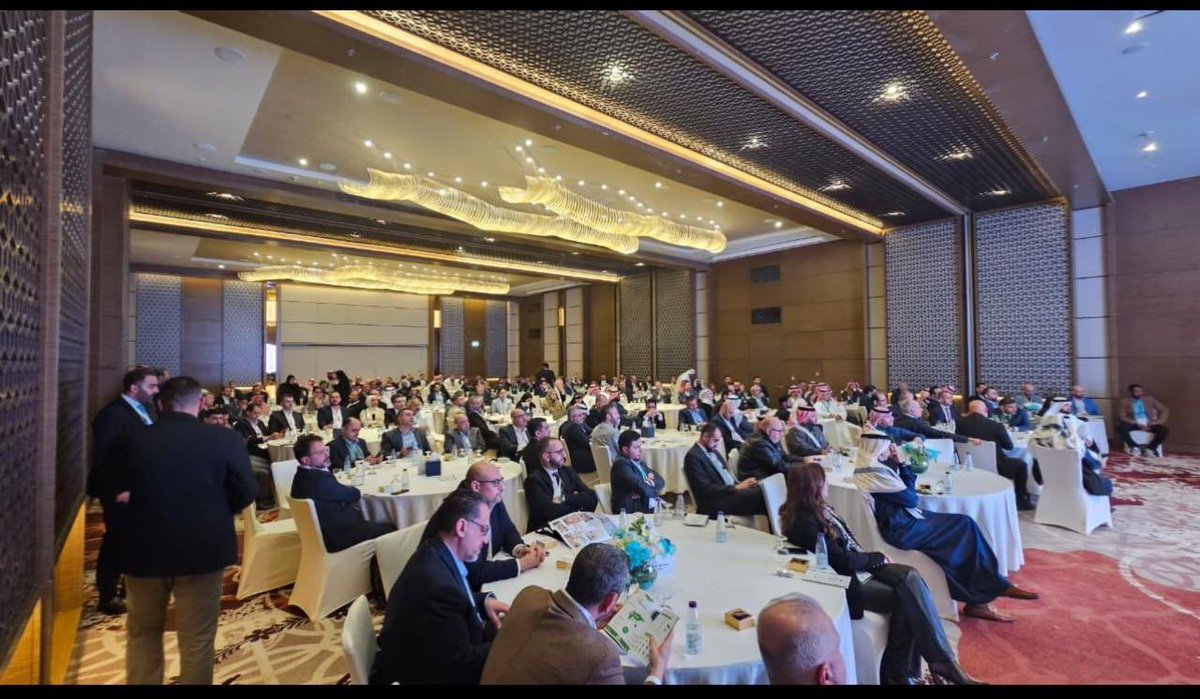 HaithamAbulfoul's tweet image. تشرفت مساء يوم أمس بحضور ورعاية فعالية لقاء التواصل "التشبيك" الهادف لتشجيع المزيد من الشراكات بين الشركات الأردنية 🇯🇴 والسعودية 🇸🇦 والذي نظمته #جمعية_انتاج @intajICTJO بالشراكة مع @DecSaudi   #مركز_الاقتصاد_الرقمي السعودي @Haniws. وسعدت بلقاء نخبة من الخبراء وقادة الأعمال…