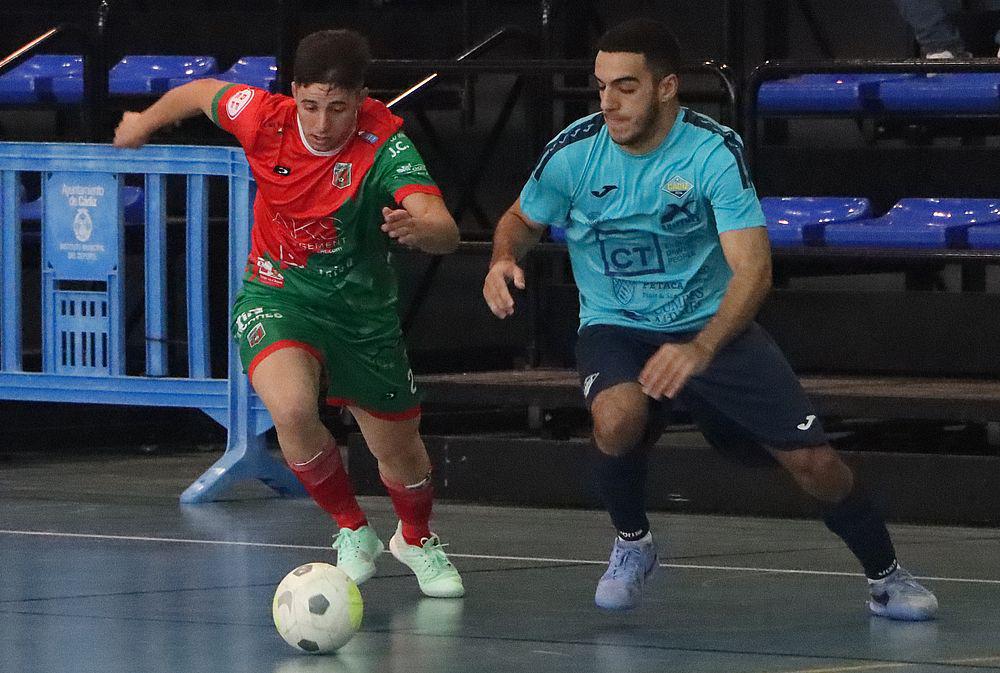Futsalsur's tweet photo. 🟥🟩🟥 Jaime Mateos @jinme04 capitán del @Benalup_FS habla de su equipo y de la actualidad del #G17Tercera
🎙️ "Estamos viviendo una temporada muy atractiva tanto por arriba como por abajo"

📻 https://t.co/5Kvrrqq50n https://t.co/z1m009grAH