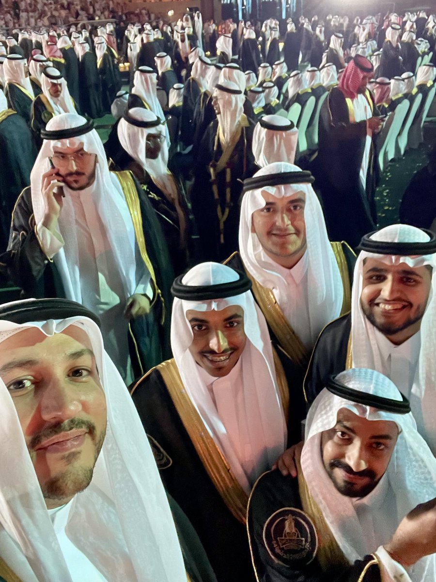 ابارك لخريجي كلية علوم التأهيل الطبي
تخرجهم وبداية مرحلة جديدة مليئة بالنجاح والتفوق 
وباذن الله يكون لهم بصمة في مجالهم ومجتمعهم ورفع اسم الوطن 
هم وبقية خريجي الجامعة 
#حفل_التخرج_54 
#جامعة_الملك_عبدالعزيز