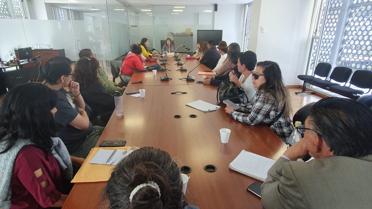 afeiece's tweet photo. El 10feb fuimos recibidos por la asambleista reelecta @JahirenNoriega en la @AsambleaEcuador, quien escucho las dificultades que estamos afrontado quienes queremos pagar nuestra deuda educativa en @EduSuperiorEc  y no hemos podido avanzar a pesar de las leyes de alivio económico https://t.co/EkoRiQZw5x