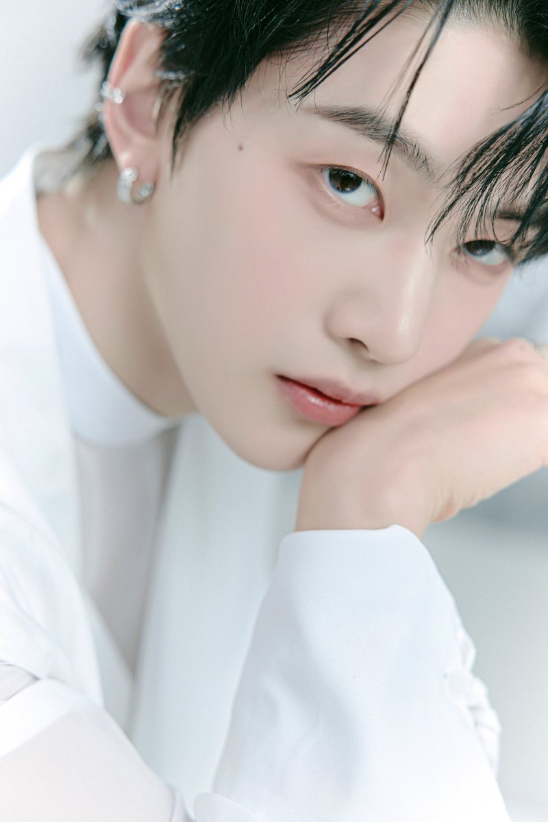 ZEROBASEONE The 5th Mini Album
「 𝗕𝗟𝗨𝗘 𝗣𝗔𝗥𝗔𝗗𝗜𝗦𝗘 」

Concept Photo HIDE ver.
#SEOKMATTHEW #석매튜

💿 Pre-Save
zb1blue.kr

2025.02.24 18:00 (KST)

#ZEROBASEONE #ZB1 #제로베이스원
#BLUE_PARADISE
#BLUE #ZEROBASEONE_BLUE