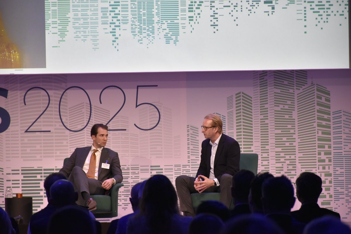 Am 2. Tag der #Quovadis25 läuft das Programm zu Höchstform auf. Im Format Face to Faces spricht <a href="/TTschammler/">Timo Tschammler</a> mit Dr. Patrick Adenauer und seinem Neffen Fabian Bauwens-Adenauer über Unternehmertum und Politik. Der Appell ist deutlich: Haltung ist unbezahlbar und schafft Resilienz