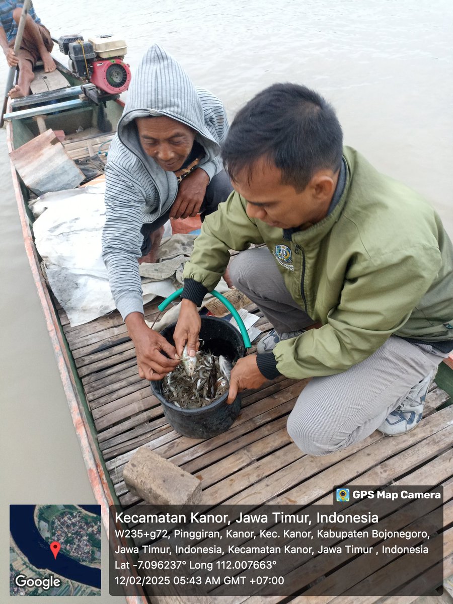 caturagungprab3's tweet photo. Rabu (12-2-2025) Catur A P, #Luhkan #Bnegoro, pendataan #produksi nelayan PUD sungai Bengawan solo Sarno Ds kanor sebanyak udang 2,5kg/Rp 30.000 Nila 1,5kg/Rp.25.000harga jendil 0,5kgRp.15.000
#GiatLuhkanSatminkalBWI
#Bnegoro 
@pusluh_bppsdm
@bppsdm_bp3bwi https://t.co/9gEdk4bUzJ