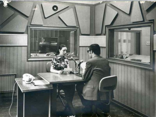 La Subdirecció General d'Arxius i Gestió Documental de <a href="/cultura_cat/">Cultura</a> celebra el #DiaMundialDeLaRàdio compartint el projecte sobre la identificació dels fons de ràdios locals i comarcals de Catalunya.
xac.gencat.cat/ca/detalls/Not… <a href="/patrimonigencat/">Patrimoni</a> #XAC
📷Ràdio Manresa.ACBG30-204-N-8