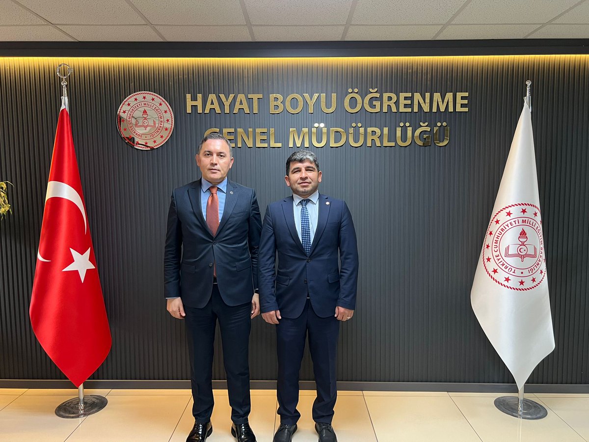 ibrahimguzeluni's tweet photo. Milli Eğitim Bakanlığı Hayat Boyu Öğrenme Genel Müdürlüğü'nde Daire başakanı olarak görev yapan Ardıçlılı hemşerim Ferhat DAVRAN'ı ziyaret ederek, memur öğretmenler ve eğitim sorunları üzerine verimli bir sohbet gerçekleştirdik. 
Bizleri makamında ağırlayan başkanımıza teşekkür ediyoruz. 
@ferhatdavran @unipersen @KamanZeynel