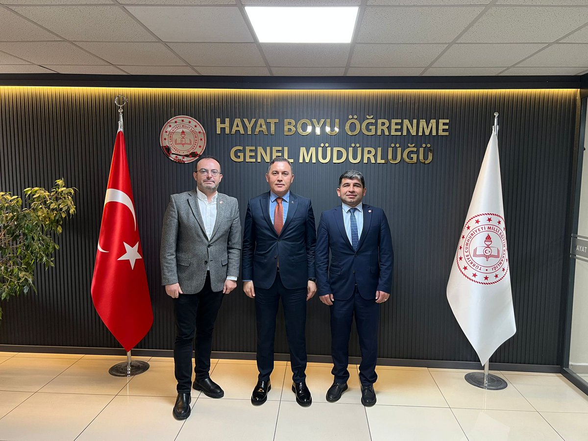 ibrahimguzeluni's tweet photo. Milli Eğitim Bakanlığı Hayat Boyu Öğrenme Genel Müdürlüğü'nde Daire başakanı olarak görev yapan Ardıçlılı hemşerim Ferhat DAVRAN'ı ziyaret ederek, memur öğretmenler ve eğitim sorunları üzerine verimli bir sohbet gerçekleştirdik. 
Bizleri makamında ağırlayan başkanımıza teşekkür ediyoruz. 
@ferhatdavran @unipersen @KamanZeynel