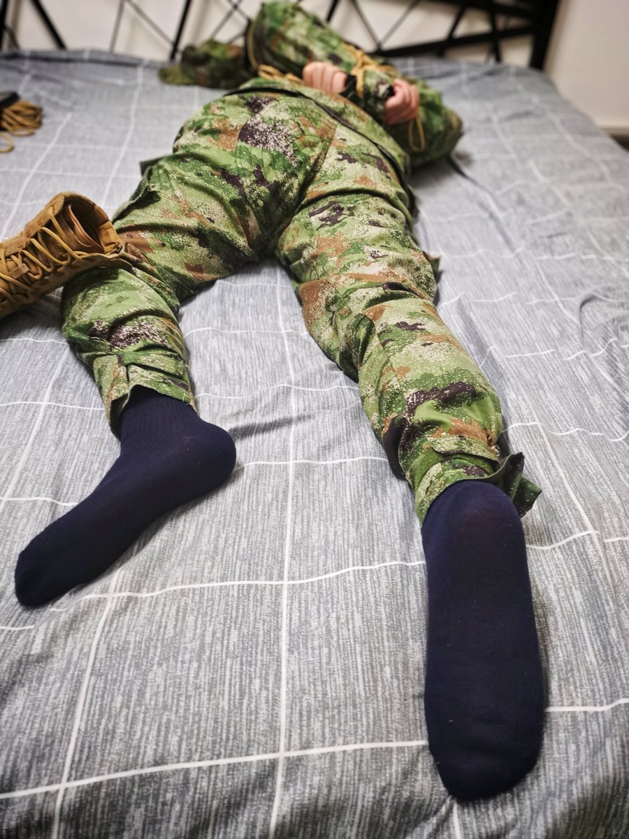 拆封一个小哥哥，准备送去猛男不妙屋……