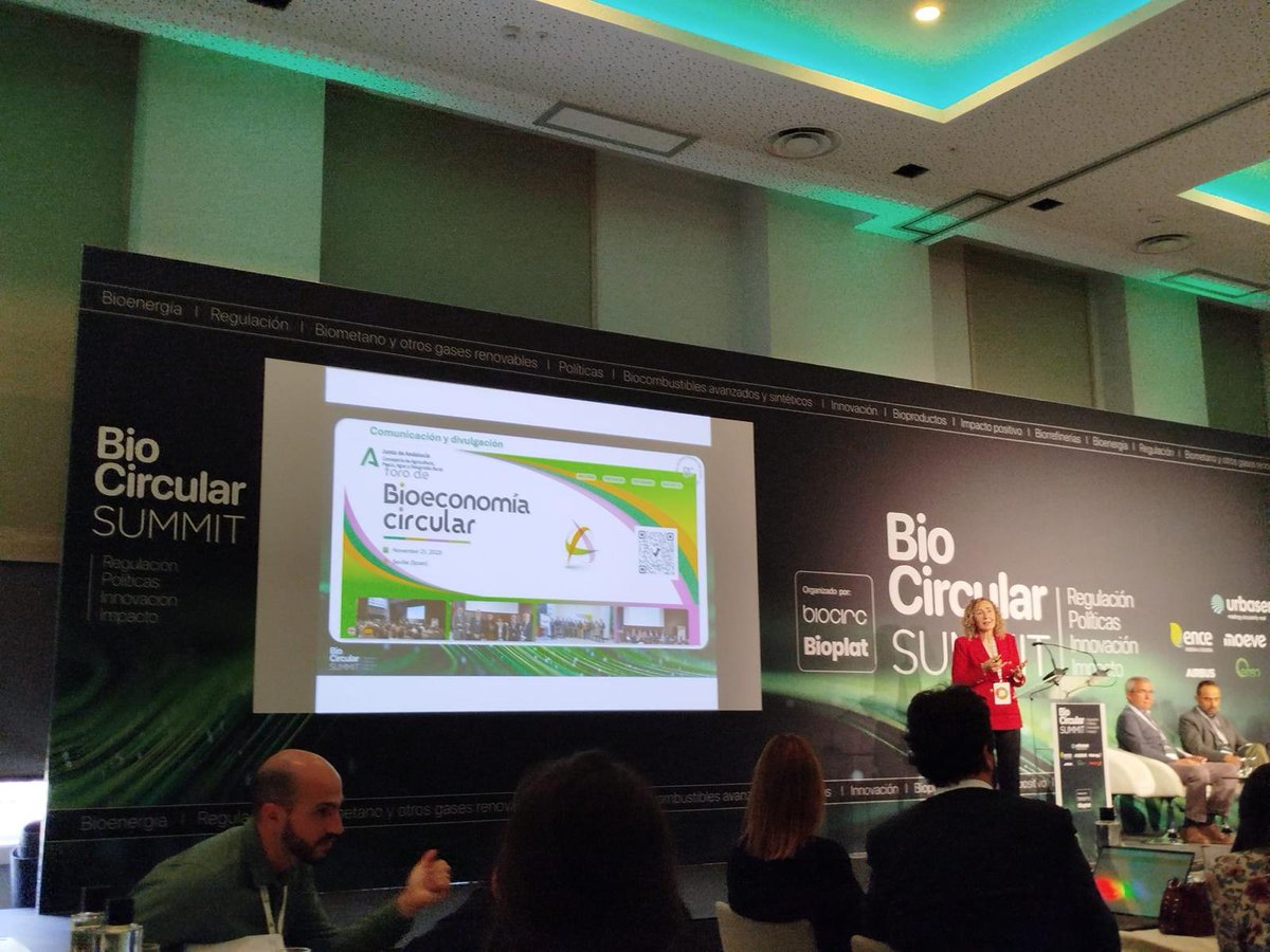 Bioeconomia_And's tweet photo. 🌱 #Andalucía apuesta por la #Bioeconomía Circular.
@MarCatedra71 de @AgriculturAnd expone en #BioCircularSummit las acciones desarrolladas para su implementación:
🟢Estrategia Andaluza de Bioeconomía Circular
🟢Impulso colaboración público-privada
🟢#ROBIN y otras iniciativas https://t.co/Zd12HakbRl