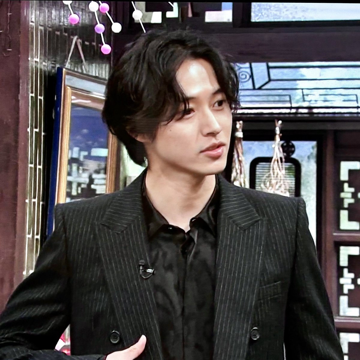 lily_suiren's tweet image. 髪型が一緒だからこの頃に撮影されたのかな❓
普段は穏やかなのに役に入ると別人…

きっとまた凄い演技を見せてくれるんだね😌
楽しみだけどちょっと見るのが怖い💦

#今際の国のアリス 
#AliceinBorderland3
#山﨑賢人