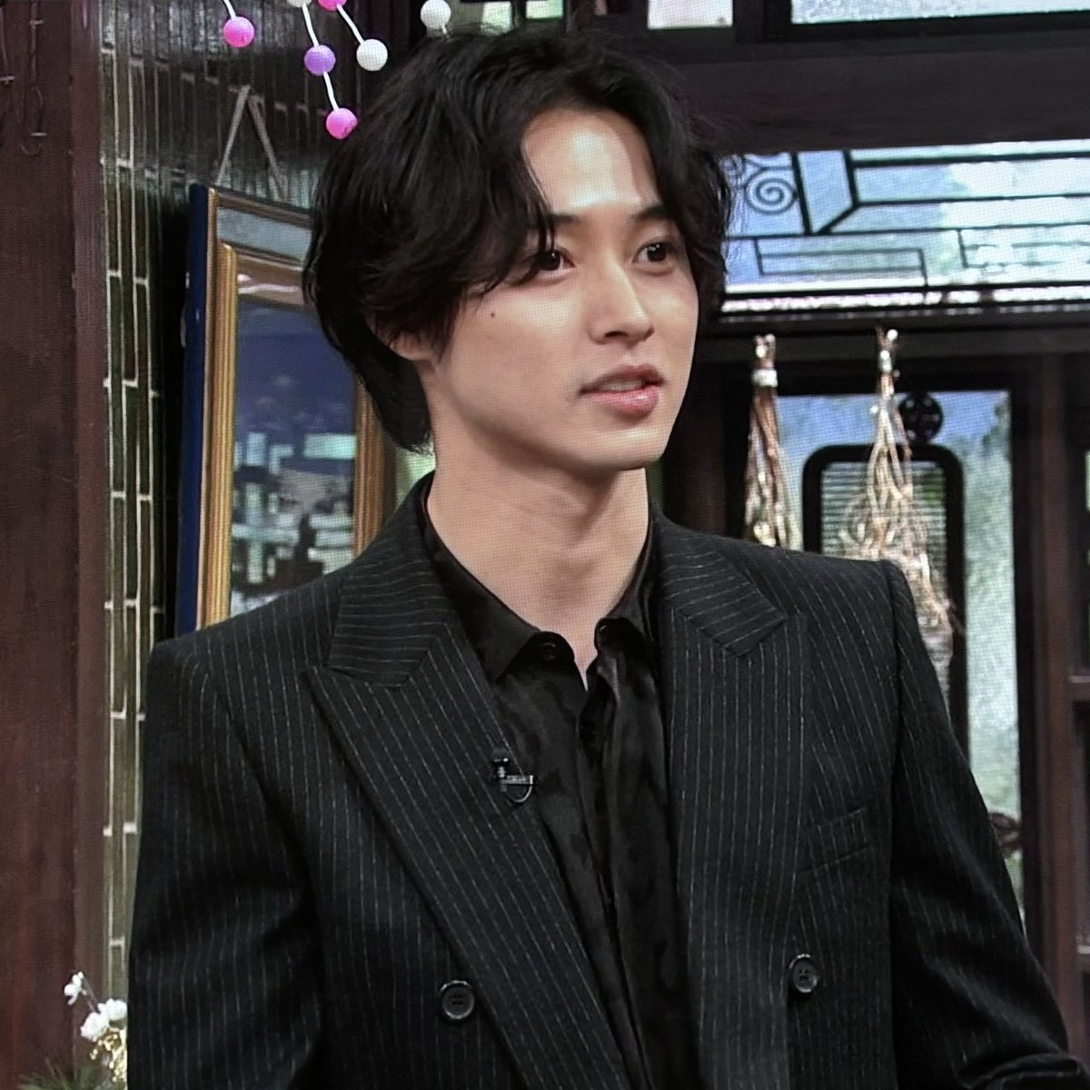 lily_suiren's tweet image. 髪型が一緒だからこの頃に撮影されたのかな❓
普段は穏やかなのに役に入ると別人…

きっとまた凄い演技を見せてくれるんだね😌
楽しみだけどちょっと見るのが怖い💦

#今際の国のアリス 
#AliceinBorderland3
#山﨑賢人