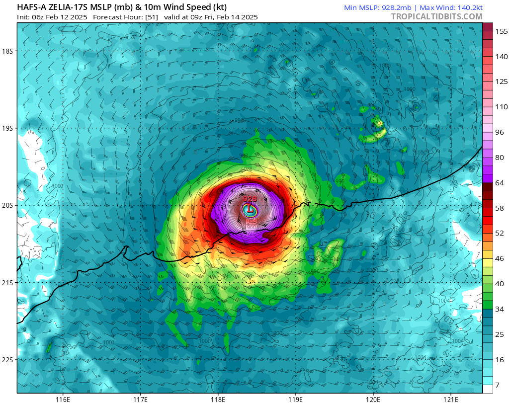 OreboundImages's tweet photo. Vigorous lightning activity occurring in the formative eyewall of TC #Zelia this evening, likely signifying the system is undergoing a period of significant strengthening. 

Latest hurricane model runs suggest this will continue through until landfall 🌀 

#WAcyclone #Australia https://t.co/2rB9kI2CYg