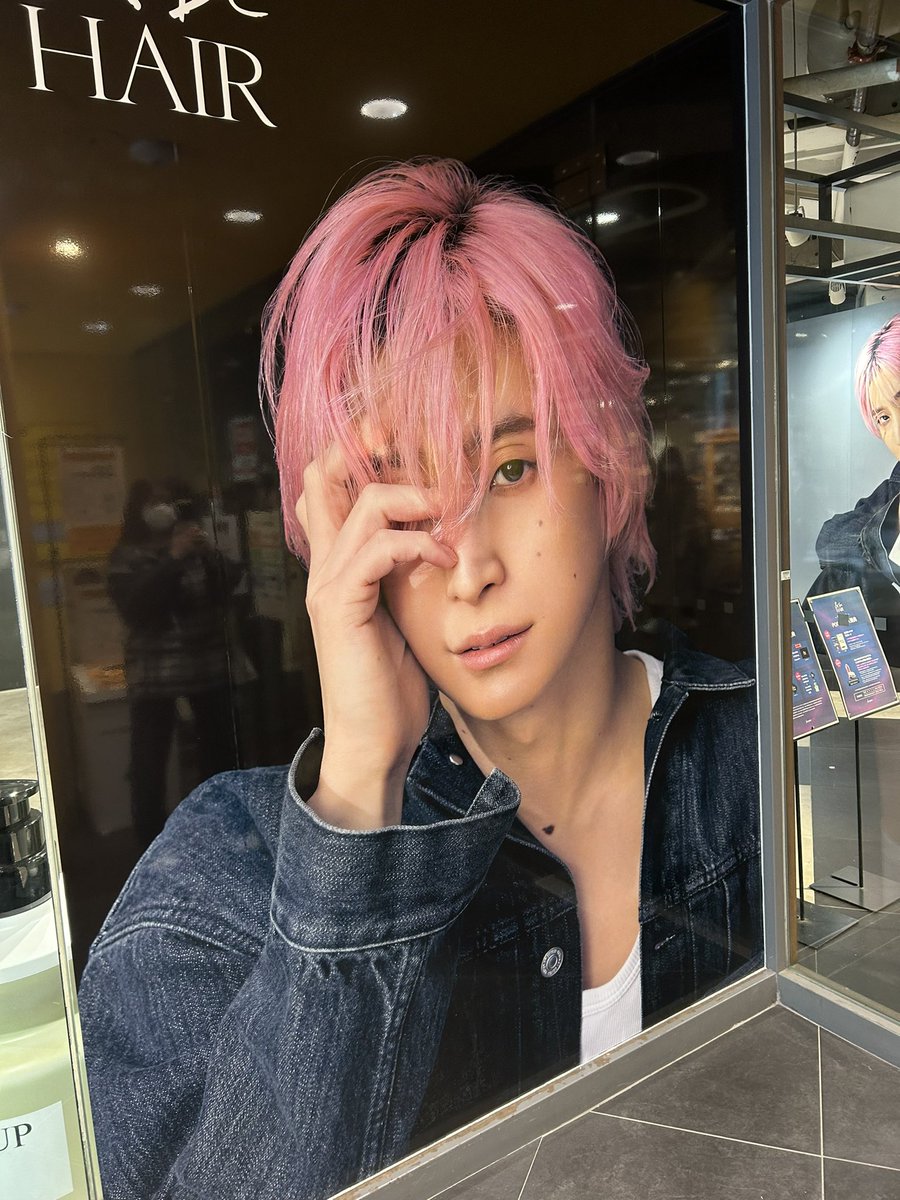 terarinn2's tweet photo. 📍&be HAIR 渋谷ロフトPOPUP
ロフトの入り口から馬鹿デカ佐久間がお出迎えしてくれる
#andbe #アンドビー #andbehair #アンドビーヘア #佐久間大介 #河北裕介 #ブランドアンバサダー就任 #カラーシャンプー #カラートリートメント #CPink #ヘアケア探しの旅に終止符を #beyourColor https://t.co/bd7Hg2B0ea