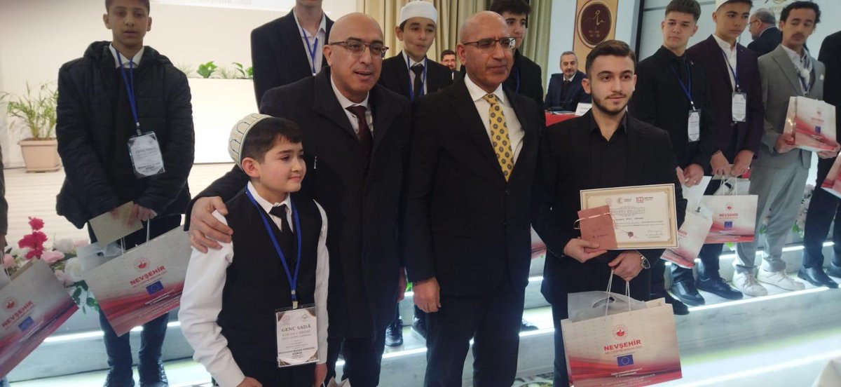 meb_dinogretimi's tweet photo. 🎯 Genel Müdürlüğümüz tarafından imam hatip okulları arasında düzenlenen ”Genç Sadâ Kur’an-ı Kerimi Güzel Okuma Yarışması 5. Bölge Finali”, Nevşehir’de yapıldı. Programa Vali Yardımcısı Ramazan Yıldırım, Daire Başkanımız İhsan Erkul ve İl yöneticileri ile STK temsilcileri, idareciler, öğretmenler ve öğrenciler katıldı.