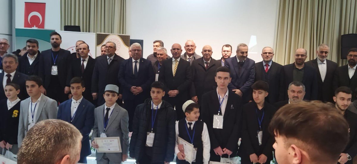 meb_dinogretimi's tweet photo. 🎯 Genel Müdürlüğümüz tarafından imam hatip okulları arasında düzenlenen ”Genç Sadâ Kur’an-ı Kerimi Güzel Okuma Yarışması 5. Bölge Finali”, Nevşehir’de yapıldı. Programa Vali Yardımcısı Ramazan Yıldırım, Daire Başkanımız İhsan Erkul ve İl yöneticileri ile STK temsilcileri, idareciler, öğretmenler ve öğrenciler katıldı.