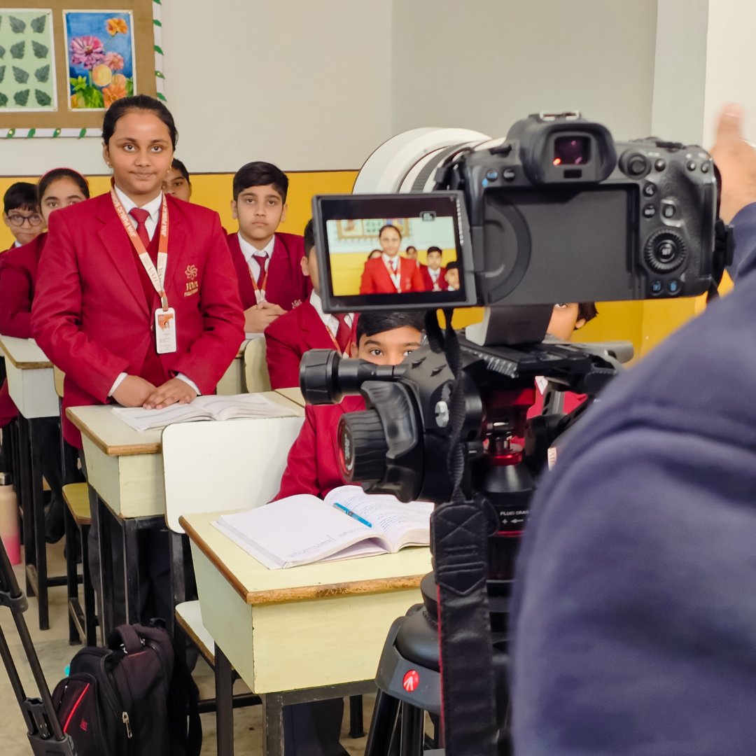 JivaSchool's tweet image. Behind the Scenes with NCERT team at Jiva Public School.
From the roots to the branches, the ‘Neem Baba’ chapter comes alive as the NCERT team visits our school and dig deep into the world of this legendary tree!
#jivapublicschool #Icseschool #ncert #exam #education #knowledge