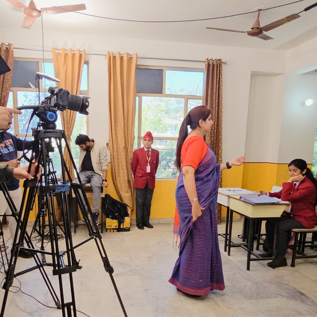 JivaSchool's tweet image. Behind the Scenes with NCERT team at Jiva Public School.
From the roots to the branches, the ‘Neem Baba’ chapter comes alive as the NCERT team visits our school and dig deep into the world of this legendary tree!
#jivapublicschool #Icseschool #ncert #exam #education #knowledge