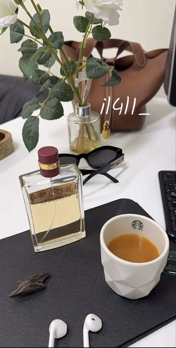 سمَاع صوت المحبوب
في يومٍ مكتظ بالمتاعِب  "نجاة "♥️