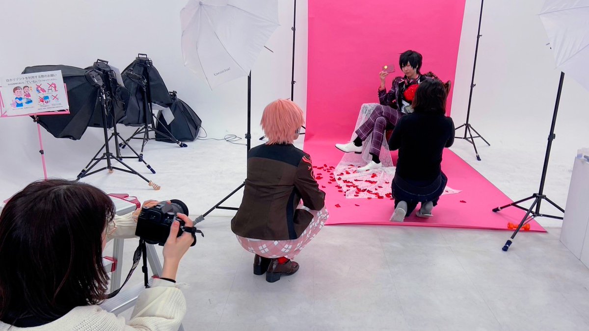 じろﾌｪ🎧️がＭＩさま📷️に撮影されてるところを見守ってるわたしﾃﾞ🍕を後方から撮ってるよしいさん📷️をさらに後方から撮ってくれたれもｼﾞｭ⚡️🤳

カメラマンふたりいる贅沢さがすごい