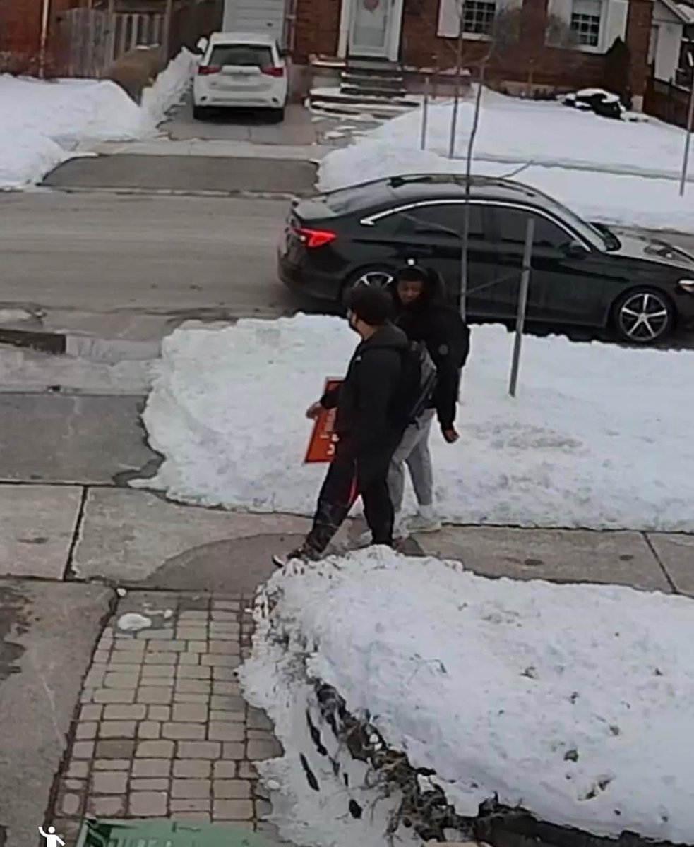 FaisalAHassan's tweet image. Our campaign signs have been mysteriously disappearing! We understand that mistakes can happen, but repeated removals are concerning. Please respect our signs and our community's efforts! #RespectOurSigns #YSW #ONpoli #YorkSouthWeston Thank you.