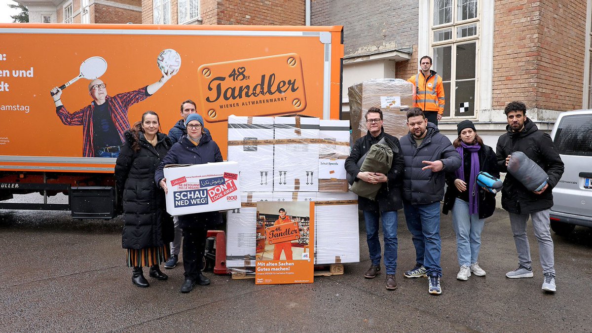 Sehr stolz auf <a href="/Die48er/">Die 48er</a>, die das dritte Jahr in Folge Hilfsgüter gesammelt haben, um dem großartigen SOS-Balkanrouten-Team von <a href="/Kid_Pex/">Kid Pex (SOS Balkanroute)</a> beim Helfen zu helfen. Diesmal sind es 13 Paletten – Wien schaut nicht weg!