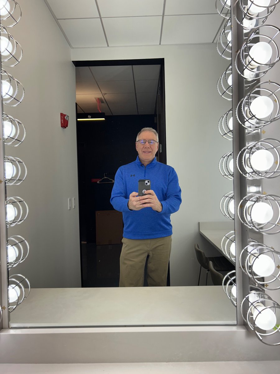 OK, makeup applied, ready for The Fight on Matrix Midwest .   We talk Cards offense and with Joey Vitale between 6-7 this morning.  Channel 32 (new STL Channel) on free TV, First Alert 4 app, channel 6 on Spectrum. See you on the screen!  (Or Bluetooth the show in your car).
