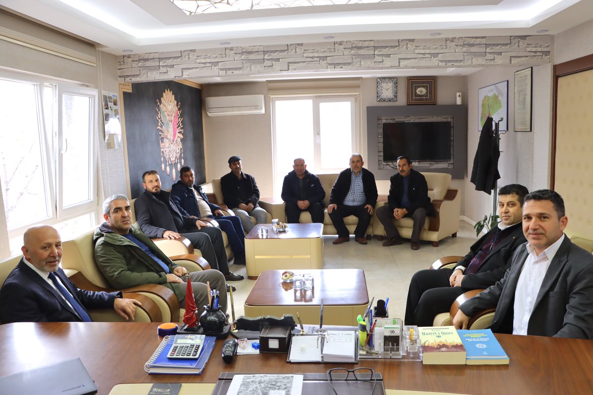 Sülün Belediye Başkanımız Ahmet Poyraz’ı, Merkez İlçe Başkan Yardımcımız Ahmet Taş, Kadir Can ve Yılmaz Memiş ile birlikte makamında ziyaret ettik. Ziyaretimizde, beldemizin sorunlarıyla ilgili talepleri dinleyerek çözüm önerilerini ve projelerimizi yerinde değerlendirdik.
