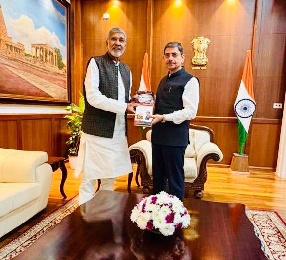 Kailash Satyarthi (@k_satyarthi) on Twitter photo I was delighted to meet Shri R.N. Ravi, the Governor of Tamil Nadu at @rajbhawan_tn, Chennai. We had an engaging discussion on several interesting subjects, particularly the different approaches to life and society between the East and the West in the context of globalising I was delighted to meet Shri R.N. Ravi, the Governor of Tamil Nadu at @rajbhawan_tn, Chennai. We had an engaging discussion on several interesting subjects, particularly the different approaches to life and society between the East and the West in the context of globalising