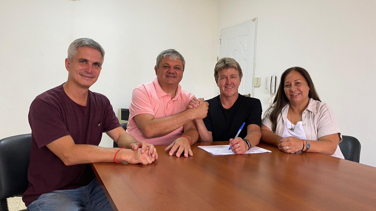 Presentamos la lista Adelante para el <a href="/ConcejoVGG/">Concejo Deliberante VGG</a>
con un primer candidato de lujo, Eduardo Tato Bulsicco, docente y solidario, acompaña la gestión de Alberto Ricci desde el comienzo.
Una valiosa lista de unidad para seguir trabajando por nuestra ciudad.
desarrollozonal.com/2025/02/10/el-…