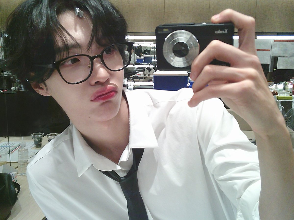 키키 tweet media