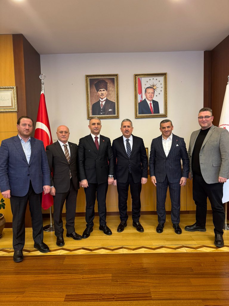 İMKON heyeti olarak, 
Ticaret Bakan Yardımcımız 
Sn. Mahmut Gürcan’ı makamında ziyaret ettik.

✅ İnşaat maliyet artışlarının konuta erişimi zorlaştırdığını 

✅ Maliyet baskısının azaltılması için sektör-bakanlık işbirliğinin önemini.

✅ İFA güçlüğü çeken Kamu müteahhitlerine