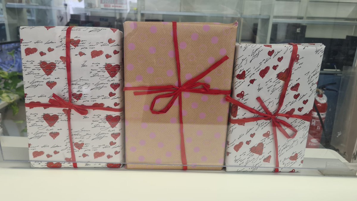 💗Nosotros también estamos enamorados, #enamoradosdelalectura y queremos celebrarlo regalando un #libro 📕a cada adulto que utilice el servicio de préstamo del 10 al 14 de febrero.
*Hasta agotar existencias.
<a href="/RMBM17/">RMBM</a> 
#NosGustaLeer
#SanValentín