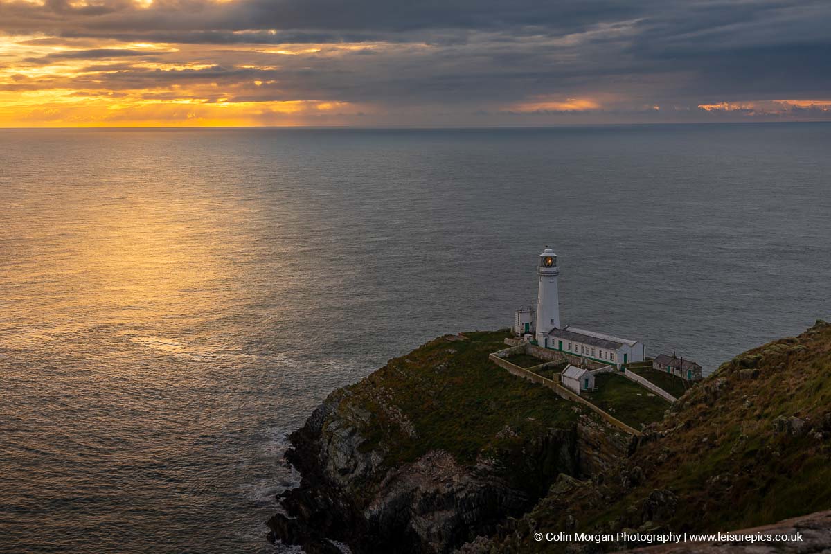 Sunset at South Stack Lighthouse, Angelsey

#Anglesey #lighthouse #ThePhotoHour #landscapephotography #leisurepics #photosofbritain #visitbritain #visitwales #seaphotography #seascape #uk_greatshots #scenicbritain #wales #colinmorganphotography #southstacklighthouse #southstack