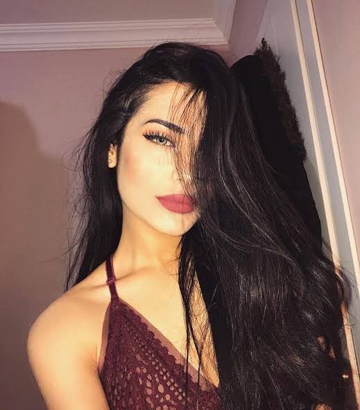 Evde yalnızım show isteyen varsa mesaj atabilir teyit veriyorum aşklar ❤️