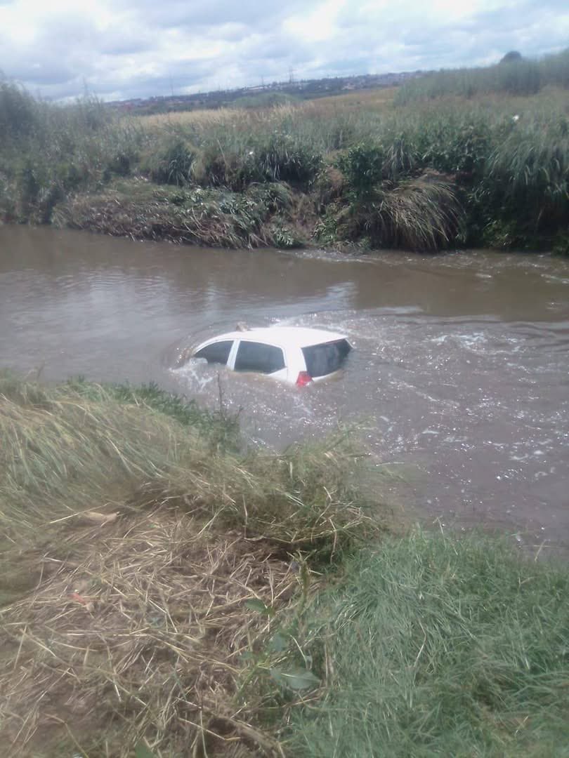 Meadowlands - A couple, Mxolisi Sive and Prudence Mpungose, went missing last week, and their Hyundai i20 was found in a river. Authorities are working to remove the vehicle and confirm its contents. Emergency teams are on site between Regina Mundi and Maponya mall.